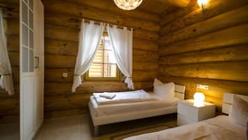 6 bedrooms, desk, iron/ironing board, WiFi