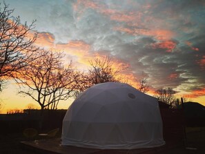 Deluxe Tent (Belle Serenitée) | Bed sheets - Tui's Nest Glamping (Villentrois-Faverolles-en-Berry)