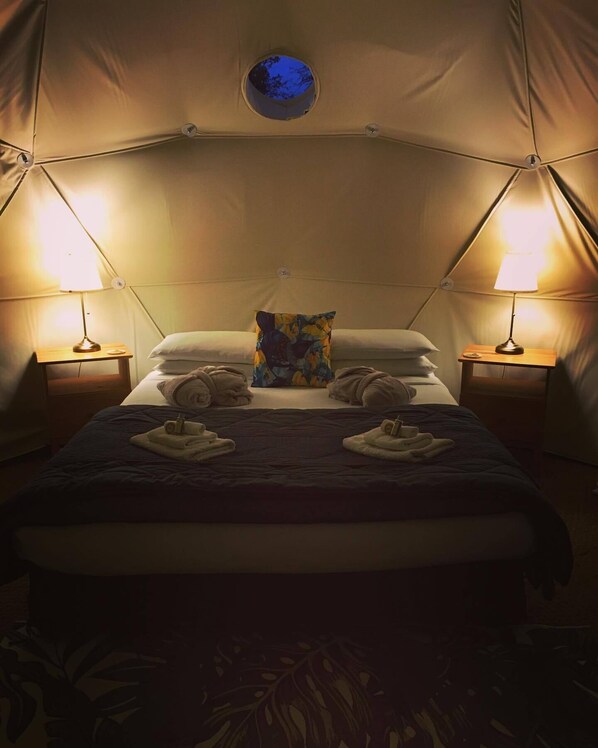 Deluxe Tent (Belle Serenitée) | Bed sheets - Tui's Nest Glamping (Villentrois-Faverolles-en-Berry)