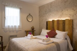 4 habitaciones, escritorio, tabla de planchar con plancha y wifi 