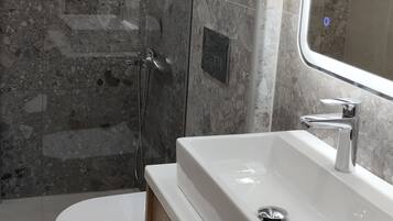 Badkar/dusch, handdukar och tvÄl