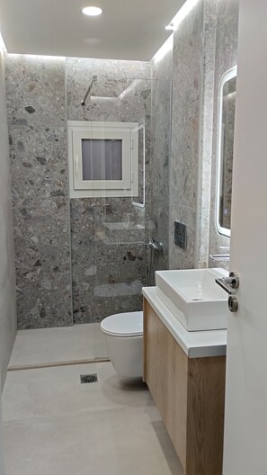 Combinazione doccia/vasca, asciugamani, sapone