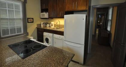 Área Histórica NOLA 2 hab / 2ba con patio en Crescent Moon Villas