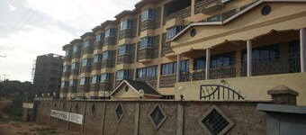 Summer Springs Hotel