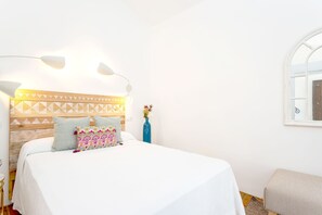 1 bedroom, iron/ironing board, WiFi, bed sheets - Amazing beachfront house with direct access to the sea. La Casita (Estepona)