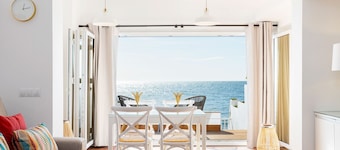 Amazing beachfront house with direct access to the sea. La Casita