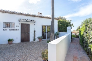 Exterior - Amazing beachfront house with direct access to the sea. La Casita (Estepona)