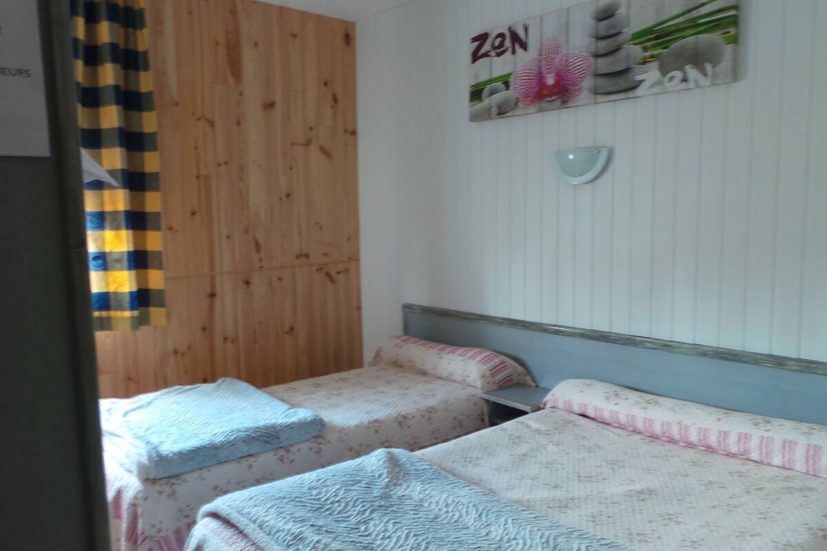 Triple Room | Individually decorated, individually furnished, soundproofing, free WiFi