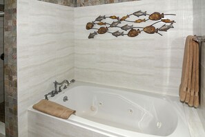 Badewanne, Haartrockner, Bidet, Handtücher