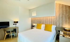 Chăn bông, minibar, két bảo mật tại phòng 
