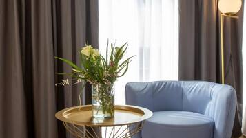 Deluxe-Doppelzimmer | Daunenbettdecken, Minibar, Zimmersafe, laptopgeeigneter Arbeitsplatz