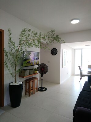 TV - Front-facing apartment with panoramic views of Praia Grande  (Praia Grande)