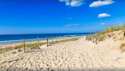 APPT DRC4 PERS CON PISCINA JUNTO AL MAR