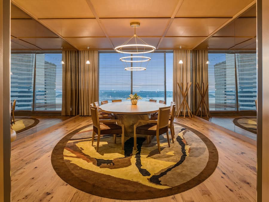 Serviço de café da manhã e jantar, vistas para o mar