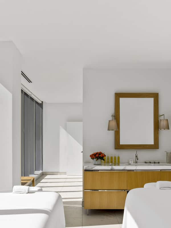 Couples treatment rooms, sauna, steam room, facials, massages