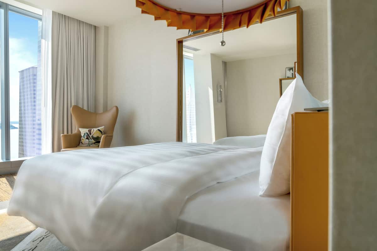 Hypoallergeen beddengoed, een minibar, een kluis op de kamer, een bureau