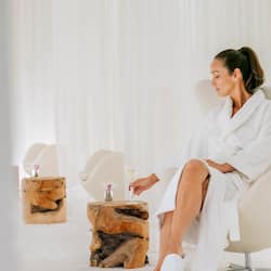 Couples treatment rooms, sauna, steam room, facials, massages