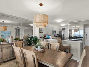 Dining - Beach Front, Renovated Kitchen, Free Beach Chair Service (Miramar Beach)