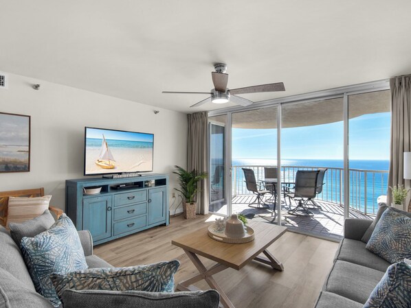 Smart TV - Beach Front, Renovated Kitchen, Free Beach Chair Service (Miramar Beach)