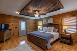 5 bedrooms, free WiFi, bed sheets