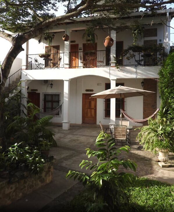 Courtyard - Jardin Cafe Restaurant & Hostel (Gracias)