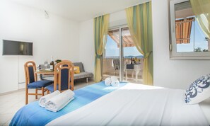 WiFi, bed sheets - Studio for 2, balcony, sea view, 50m to the beach (Seget Donji)