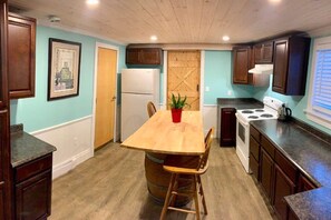 冰箱、微波炉、烤箱、炉灶