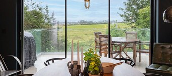 6* Unique & Beautiful Country Cottage