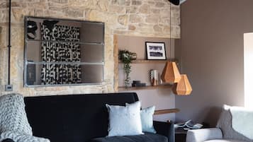 TV, fireplace, books, stereo