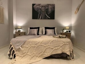 3 bedrooms, iron/ironing board, internet, bed sheets - Elegance Apartment An oasis of tranquility facing the sea (Salou)
