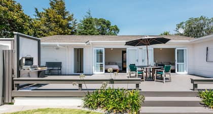 Number Six - Oneroa Holiday Home