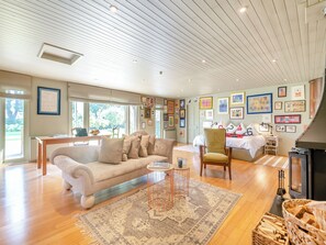 Interior - Experience coastal charm and comfort at Lymington Lodge. (Lymington)