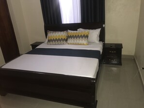 2 habitaciones, tabla de planchar con plancha, wifi y ropa de cama