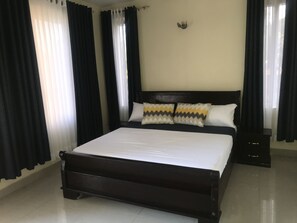 2 habitaciones, tabla de planchar con plancha, wifi y ropa de cama