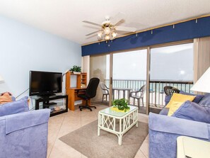 Condo | Living room - Emerald Towers West 2005 - Emerald Shore (Fort Walton Beach)