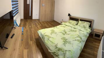 2 slaapkamers, een bureau, een strijkplank/strijkijzer, wifi