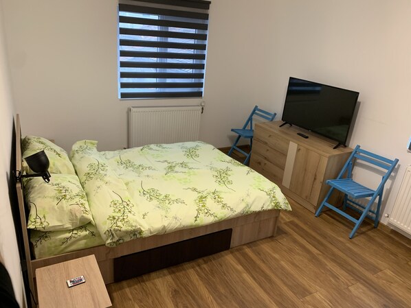 2 makuuhuonetta, työpöytä, silitysrauta/-lauta, Wi-Fi