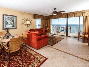 Condo | Living room - Gulfside 501 - Sandy Adventures (Fort Walton Beach)