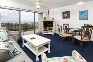 Condo | Living area - Emerald Towers West 1003 - Sandy Toes (Fort Walton Beach)