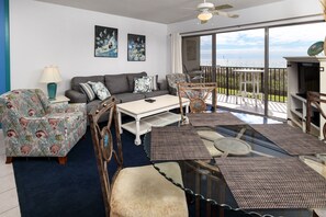 Living room - Emerald Towers West 1003 - Sandy Toes (Fort Walton Beach)