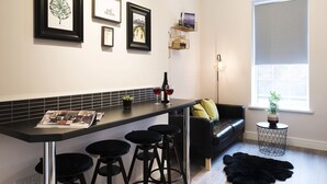 Family Apartment, Ensuite, Partial Sea View (2 Bedroom) | Shared kitchen - Blue Door Apartments (Newcastle)