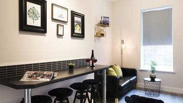 Family Apartment, Ensuite, Partial Sea View (2 Bedroom) | Shared kitchen