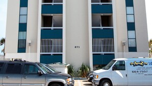 A high-rise building with a sign reading "Gulfside" and the number "671" on the facade. - Gulfside 203 - The Sandbar Escape (Fort Walton Beach)