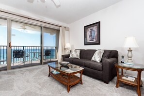 Condo | Living room - Emerald Towers West 5004 - Beachside Memories (Fort Walton Beach)