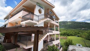 Front of property - Residence Pejovic (Glavatske Kucice)