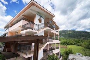 Front of property - Residence Pejovic (Glavatske Kucice)