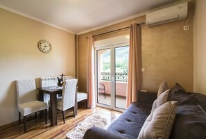 Superior Apartment | In-room safe, laptop workspace, soundproofing, iron/ironing board - Residence Pejovic (Glavatske Kucice)