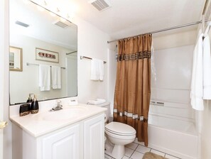 Condo | Bathroom - Islander 5009 - Emerald Coast Haven (Fort Walton Beach)