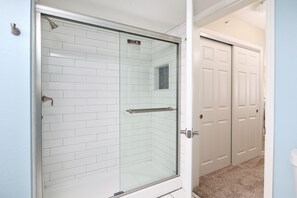 Condo | Bathroom - Islander 4011 by Brooks and Shorey Resorts (Fort Walton Beach)
