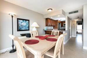 Private kitchen - Islander 606 - Chill by the Sea (Fort Walton Beach)